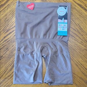ASSETS by SPANX High-Waisted Shaping Short nwt